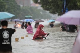  Las fuertes lluvias en China dejan al menos 25 muertos y 100.000 evacuados tras unas graves inundaciones