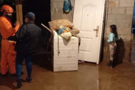  Por deslizamiento de tierra e inundaciones se evalúan 11 casas en Antón y Penonomé
