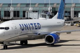  United Airlines despedirá a casi 600 trabajadores que no quieren recibir la vacuna contra la Covid-19