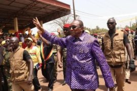  Militares golpistas detienen al presidente de Guinea y ordenan disolver las instituciones