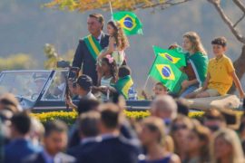  Bolsonaro amenaza al Tribunal Supremo durante una manifestación masiva de la ultraderecha