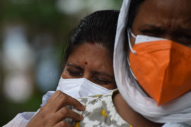  Una fiebre misteriosa mata a medio centenar de niños en India en una semana: “Están muriendo muy rápidamente”