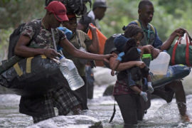  Colombia pide a Panamá crear un puente humanitario que evite a los migrantes pasar por la selva