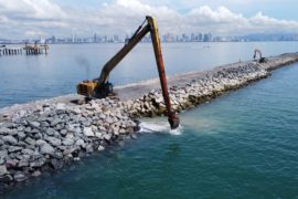  Avanzan trabajos de construcción de rompeolas en la Terminal de Cruceros de Panamá
