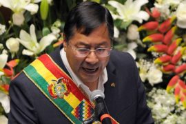  Presidente de Bolivia presenta informe de su primer año de gestión entre abucheos y silbidos