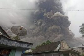  El número de muertos por la erupción del volcán Semeru en Indonesia se eleva a 22