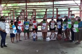  Niños de Barú realizan manualidades con material reciclable