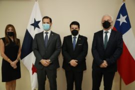  Panamá y Chile formalizan programa de becas para profesionales del sector minero