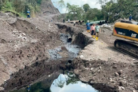  Derrame de petróleo afecta río que abastece a comunidades indígenas de Amazonía ecuatoriana