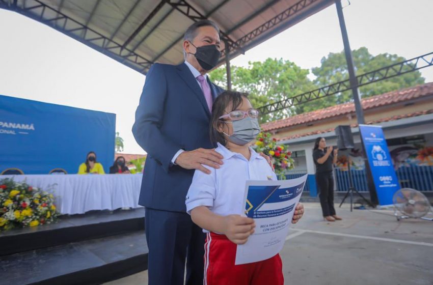  Presidente Cortizo Cohen anuncia entrega de becas a 4 mil estudiantes con discapacidad