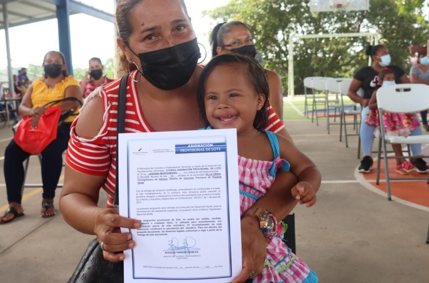  Miviot reporta mil 643 familias beneficiadas con legalización de tierras