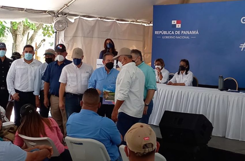  Pequeños ganaderos de Chiriquí, reciben equipo para la inseminación de bovinos