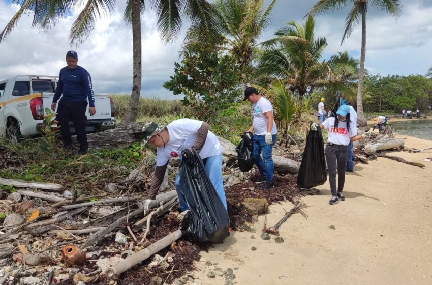 Voluntarios realizan acciones en áreas protegidas en Colón