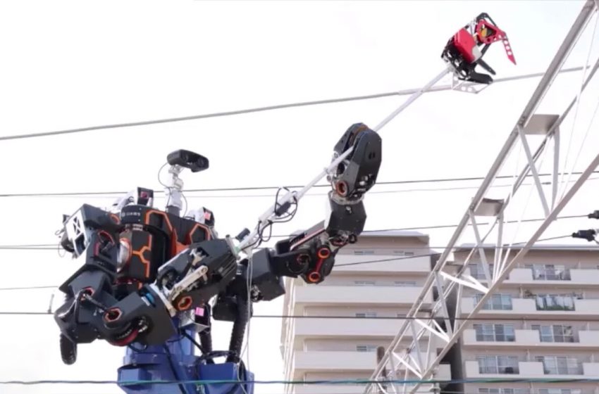  Japón tiene un robot gigante dedicado única y exclusivamente a arreglar los cables de su red ferroviaria