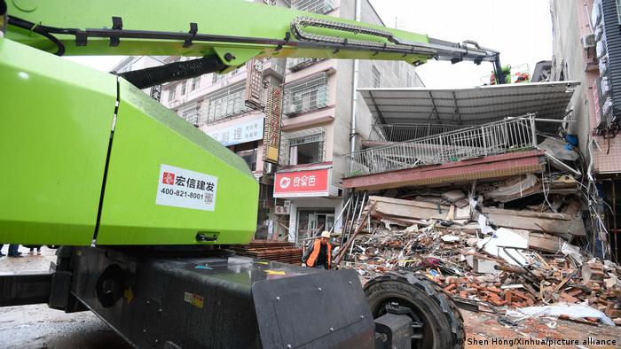  Muertos en China por derrumbe de edificio ascienden a 53