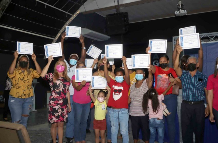  Entregan certificaciones de lotes a 35 familias de asentamiento en Las Cumbres
