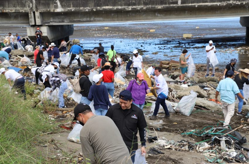  350 Voluntarios se toman la playa de Costa del Este en la segunda jornada de limpieza organizada por el MIAMBIENTE