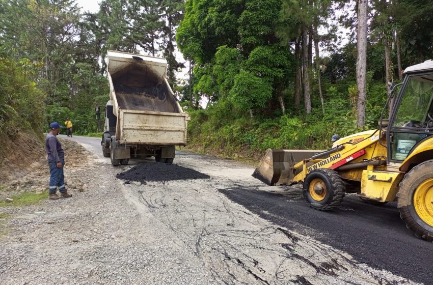  Mantenimiento vial continúa operativo de bacheo en la provincia de Coclé