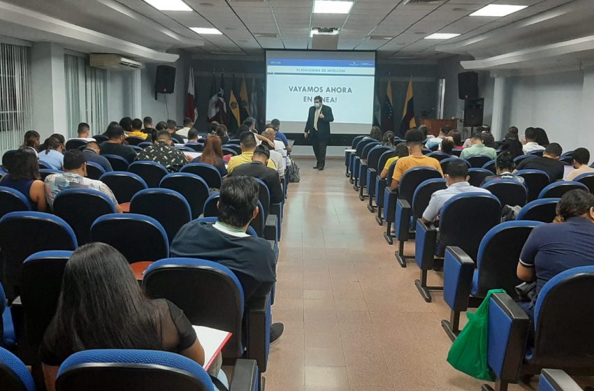  MICI expone ventajas de INTELCOM en las investigaciones de mercado a estudiantes de la UP