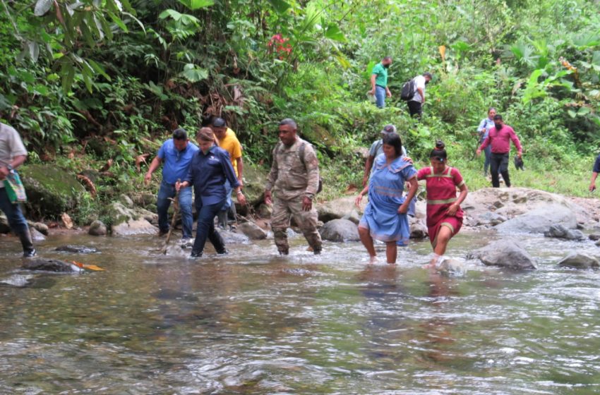  En busca de fortalecer políticas educativas de los pueblos originarios, la ministra de educación sigue su gira de trabajo en las comarcas 