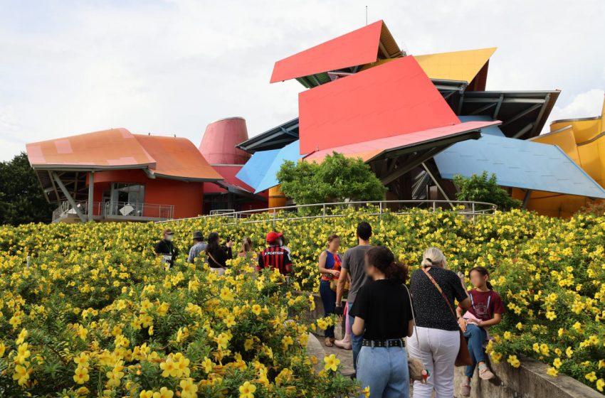  Ford auspicia giras arquitectónicas del Biomuseo de Panamá