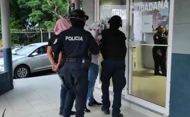  Tras operativos en Arraiján, la policía decomisa un arma de fuego y aprehende a dos personas