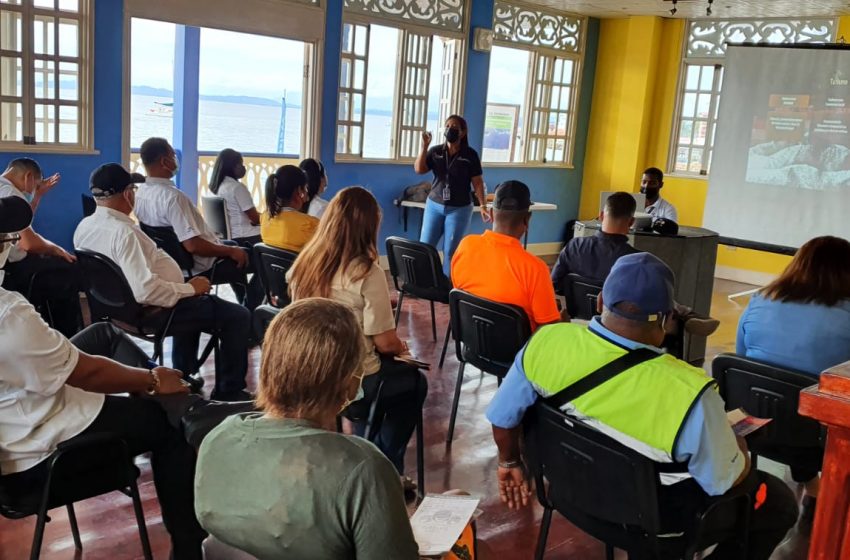  Servidores públicos y boteros reciben capacitación en cultura turística en Isla Colón, destino prioritario del PMTS 