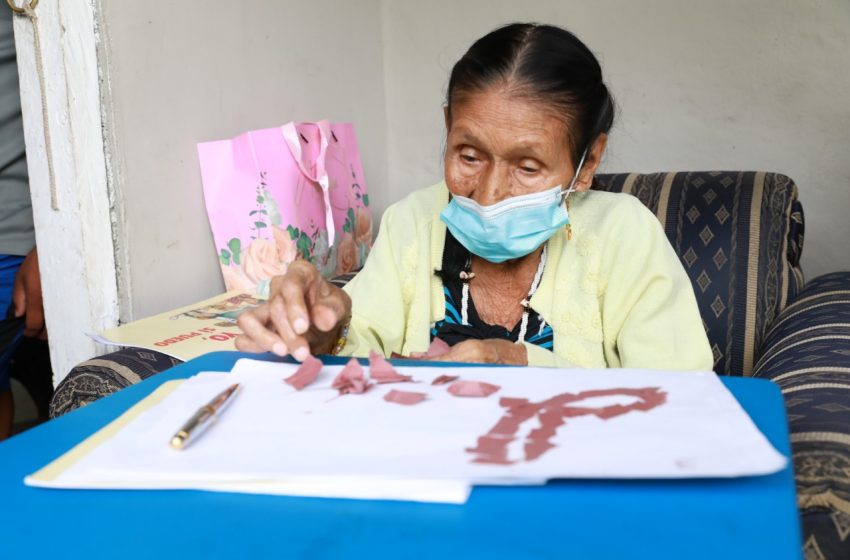  Felipa Ruiz, una orgullosa coclesana de 104 años que aprendió a leer y escribir con la ayuda de su nieta