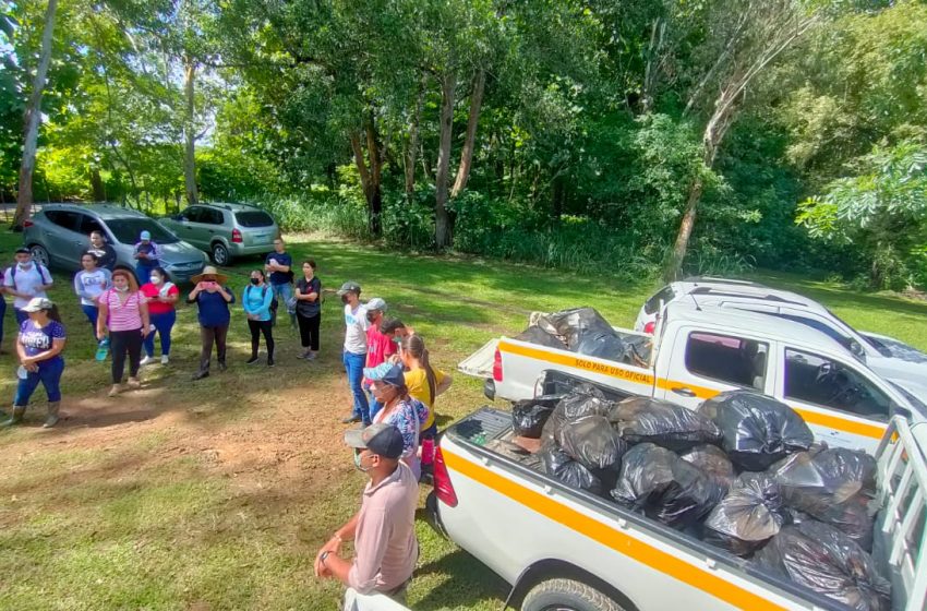  Realizan jornada de recolección de desechos en el Colmón de Macaracas Los Santos
