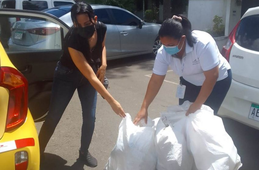  Voluntarios chiricanos reciclan desechos