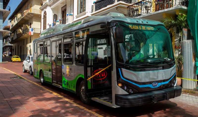  Autoridades de la ATP/BID reciben propuestas para la adquisición de 5 buses eléctricos para la primera ruta verde del país