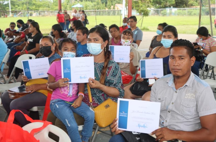  Familias de Chame reciben 64 viviendas del contrato 73-16