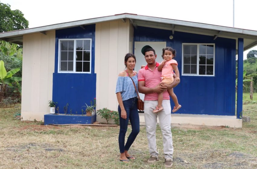  Familias en Los Santos recibieron viviendas nuevas y mejoradas