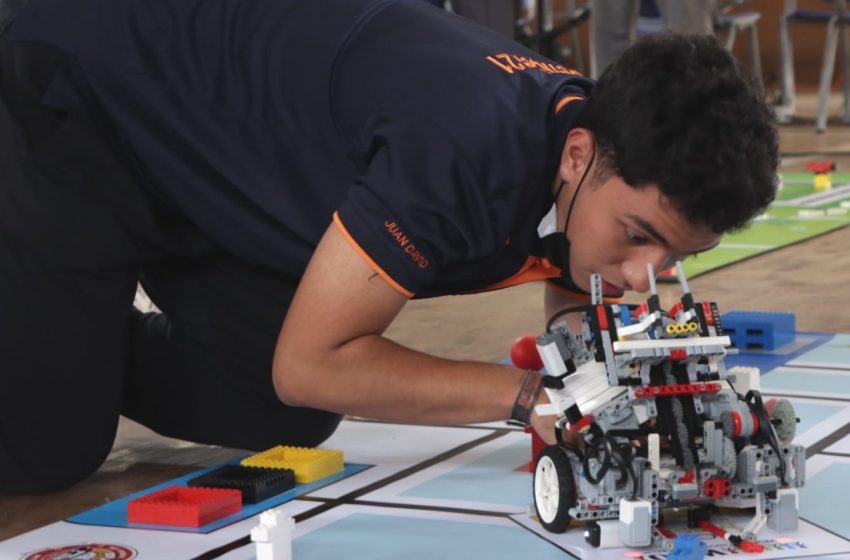  Estudiantes de Veraguas y Coclé muestran su talento en robótica