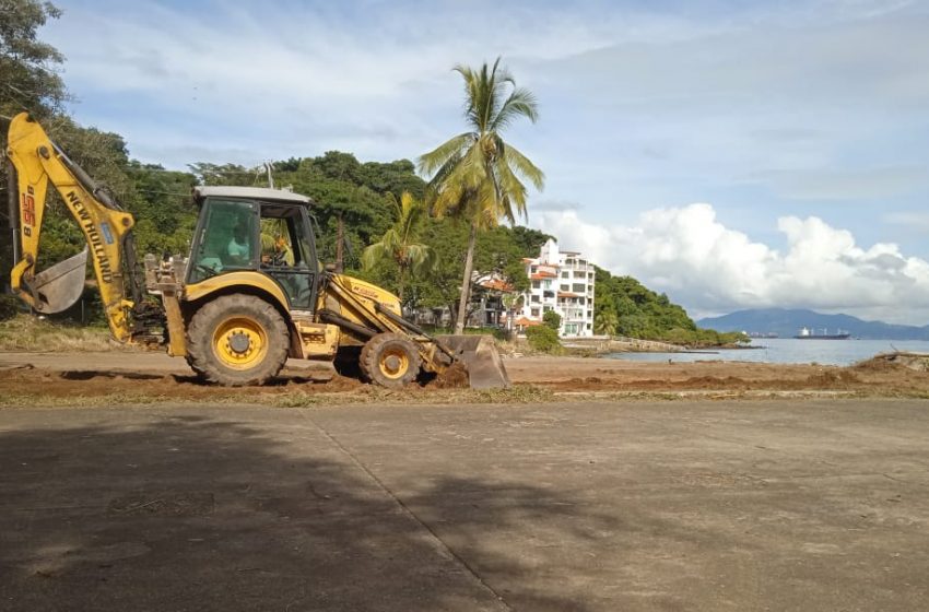  MOP atiende puntos críticos de vías en Isla Taboga