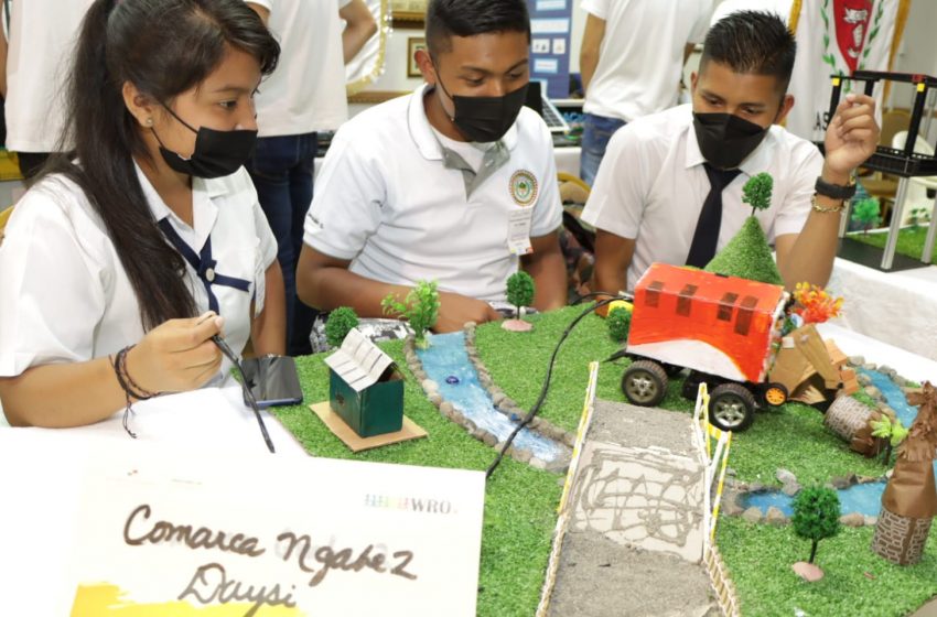  Estudiantes Ngäbe utilizan la robótica para mitigar los efectos de los desastres naturales en la región 