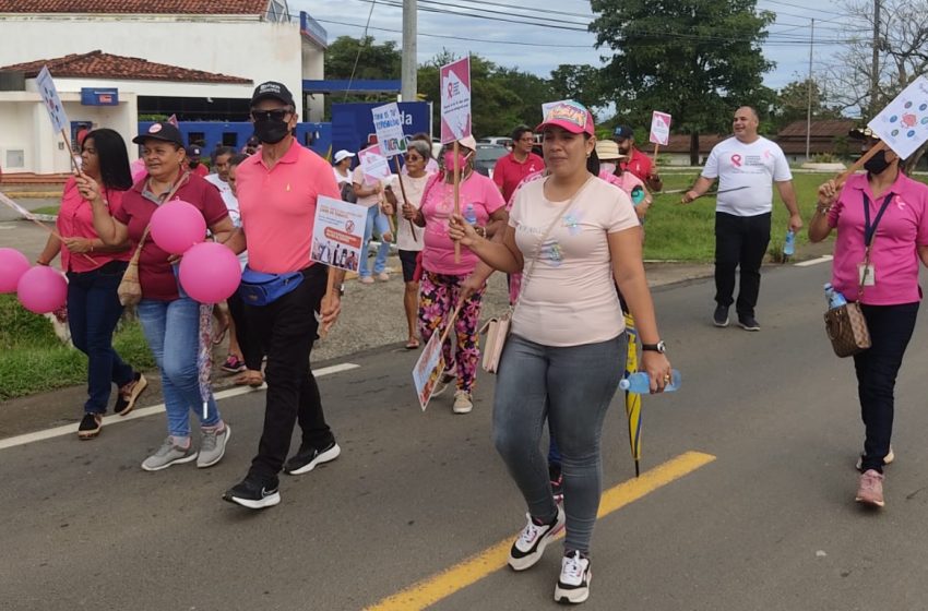  MiAMBIENTE Los Santos se viste de rosado en caminata contra el cáncer en Pedasí