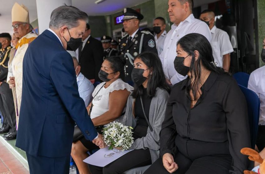  Presidente Cortizo asiste a las honras fúnebres de capitán y sargento de la Policía Nacional