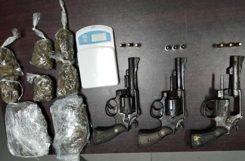  Policías incautan tres armas de fuego y decomisan marihuana en Colón