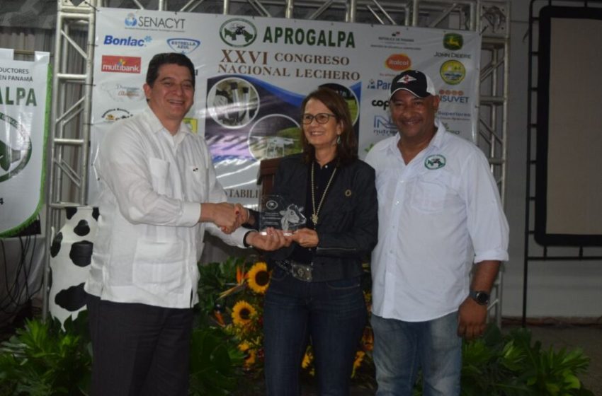  Viceministro Pineda participa en congreso lechero en Chiriquí