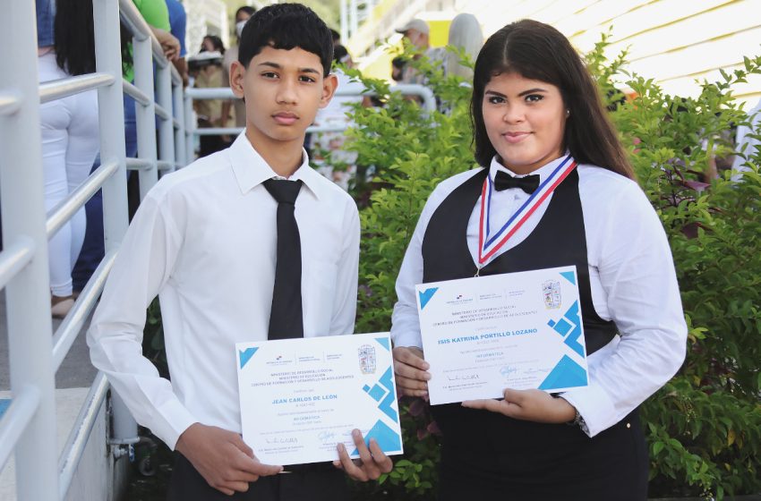  Jóvenes del Centro de Formación y Desarrollo de Adolescentes reciben certificados en cursos de informática, construcción, cocina, chapistería y mecánica