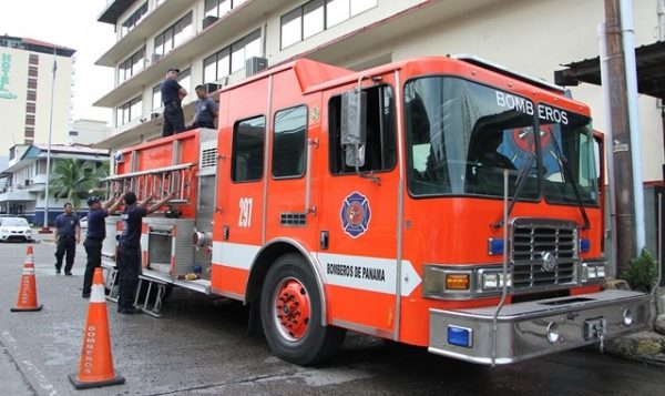  Empresa incumple entrega de equipos a los bomberos luego de ganarse una licitación pública