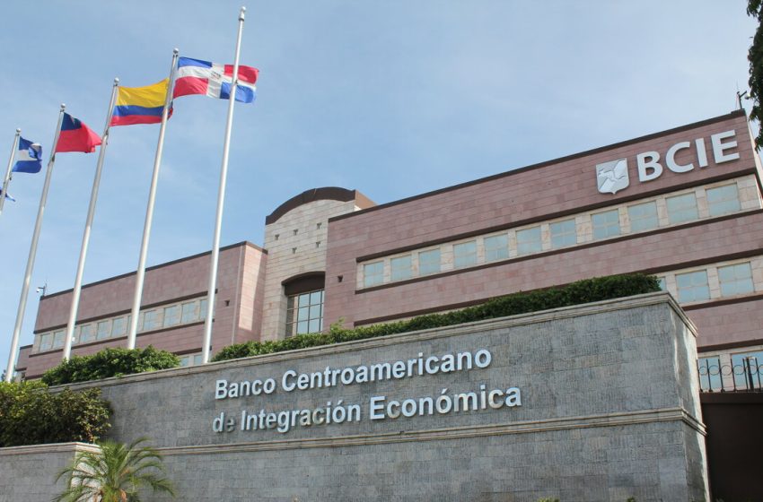  BCIE fomenta el interés de 13 mil niños y niñas panameños en la ciencia, tecnología, ingeniería, artes y matemáticas