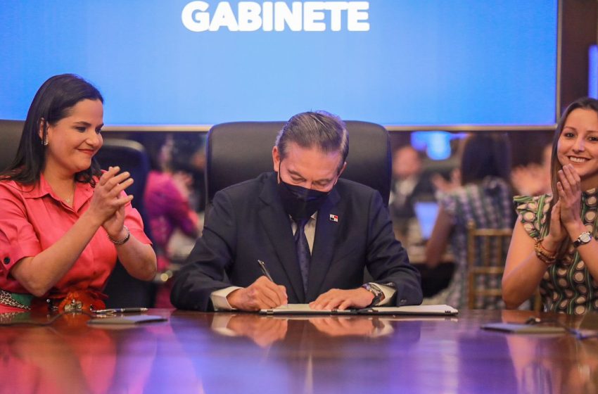  Presidente Cortizo sanciona Ley que crea el Ministerio de la Mujer