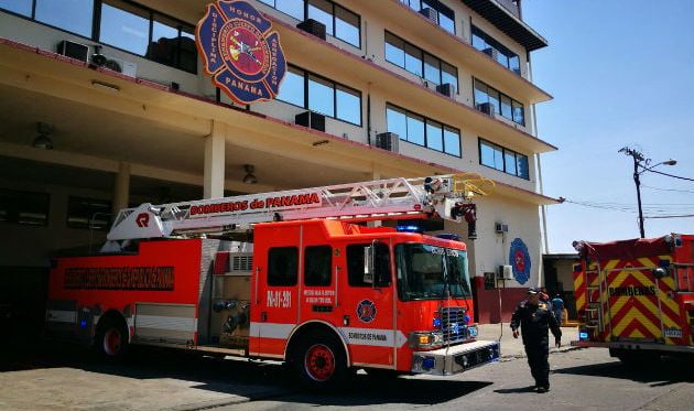  Noventa y siete bomberos y miembros de instituciones de emergencia se certifican en rescate vehicular