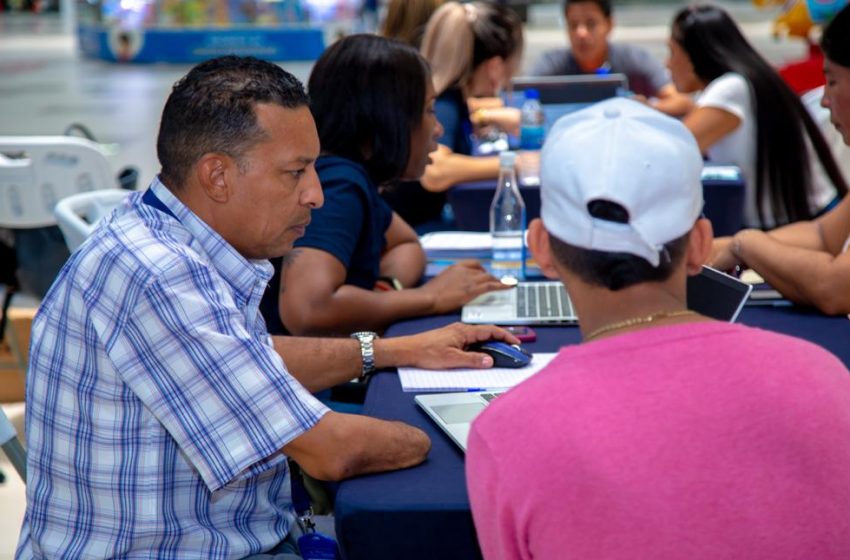  Plataforma oficial “Empleos Panamá” registra a buscadores de empleo en la 24 de Diciembre