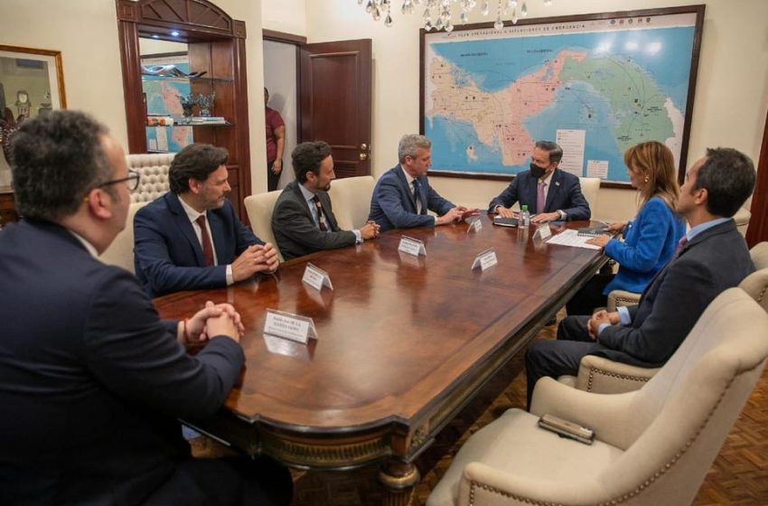  Presidente Cortizo recibe visita de la Xunta de Galicia