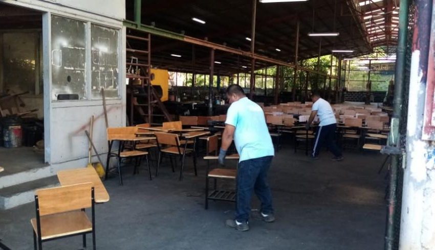  Más de 6 mil sillas escolares han sido reparadas por privados de libertad