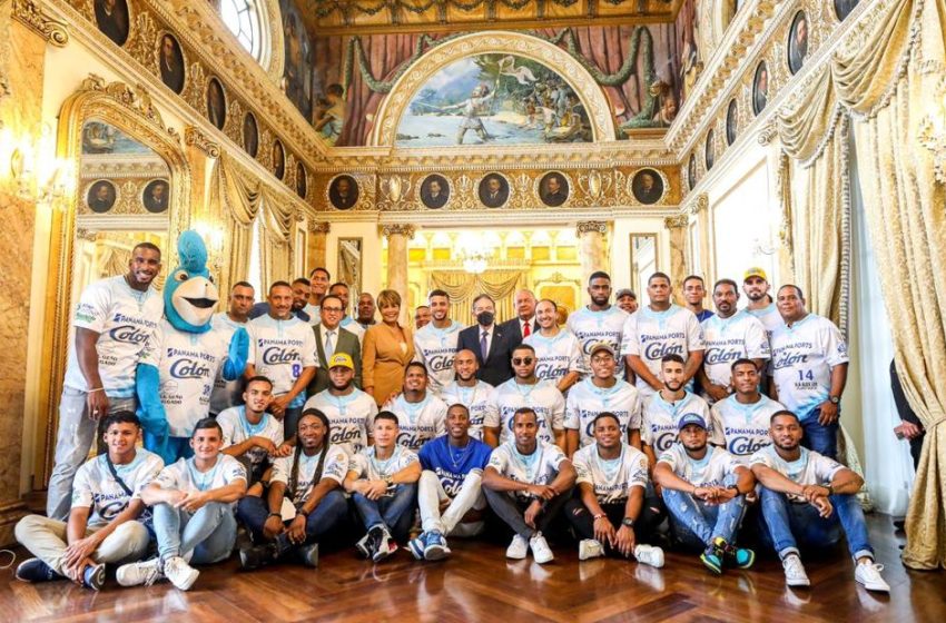  Presidente Cortizo Cohen recibió al equipo de Colón, campeón del Béisbol categoría mayor 2023