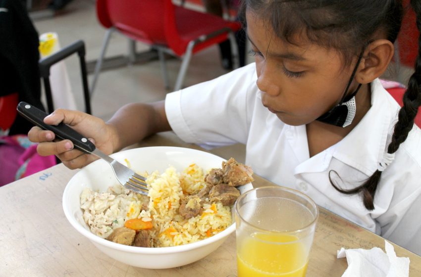  En San Miguelito más de 10 mil estudiantes reciben almuerzo escolar